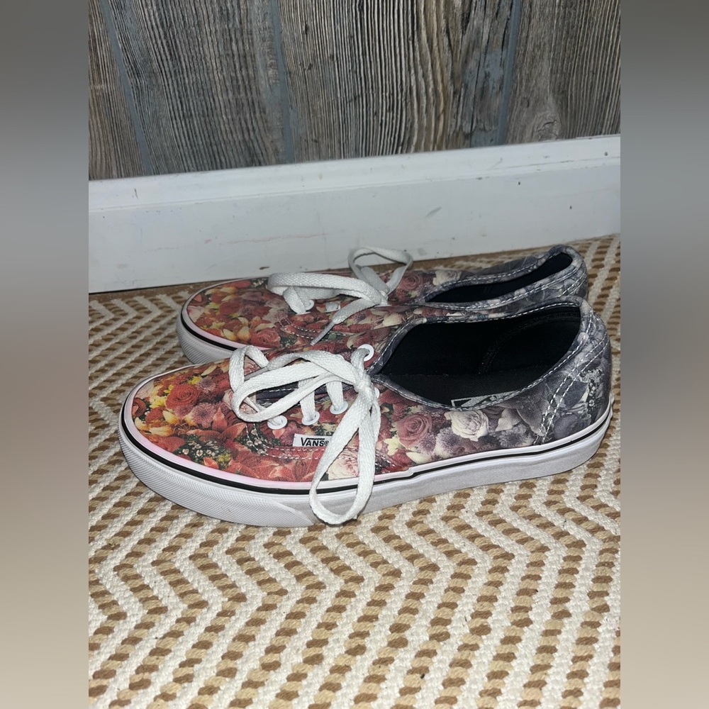 Vans off the wall roses floral fade ombre lace up sneakers womens size 7.5 nwot